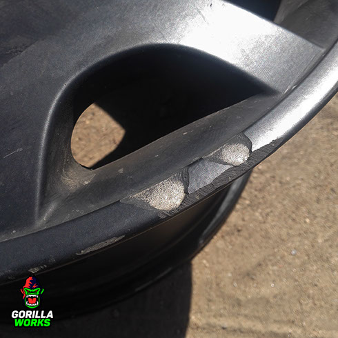 Жирный слой полимера на литых дисках BMW