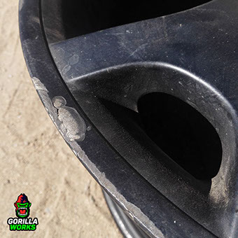 Бордюрная болезнь на дисках BMW X5 e53 в Минске