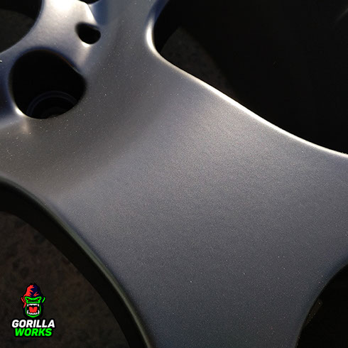 Черный мат (сатин или тефлон) на литых дисках с соблюдением технологии покраски