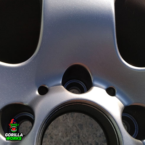 Покраска дисков BMW в черный полуматовый полимер в Минске