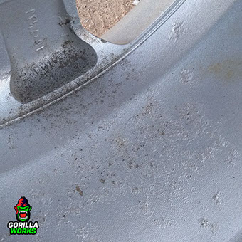 Коррозия под порошковой краской на внутренней части литого диска