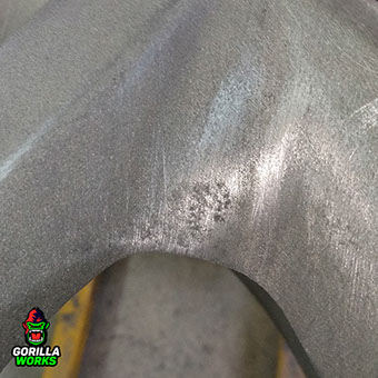 Кратеры коррозии после пескоструйной обработки. Бережная песочка в Минске.