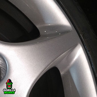 Шлифовка порошкового полимерного грунта на литых дисках для утаненния очагов коррозии