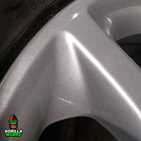 Шлифовка порошкового полимерного грунта на литых дисках для утаненния очагов коррозии