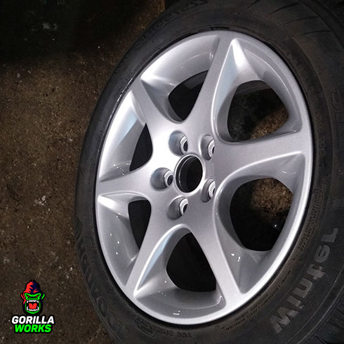 Шлифовка порошкового полимерного грунта на литых дисках для утаненния очагов коррозии