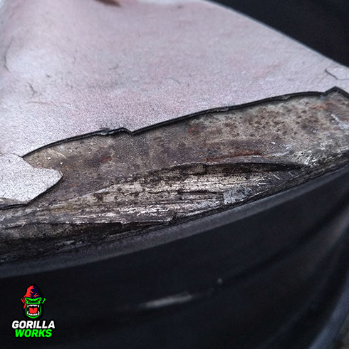 Бордюрная болезнь (бордюрка) на литых дисках Infiniti FX R21