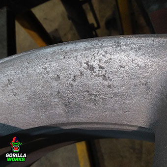 Кратеры от коррозии под слоем порошковой краски