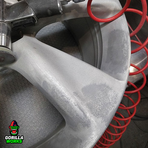 Устранение очагов коррозии в металле перед первичной полимерной покраской (грунтовочный слой)