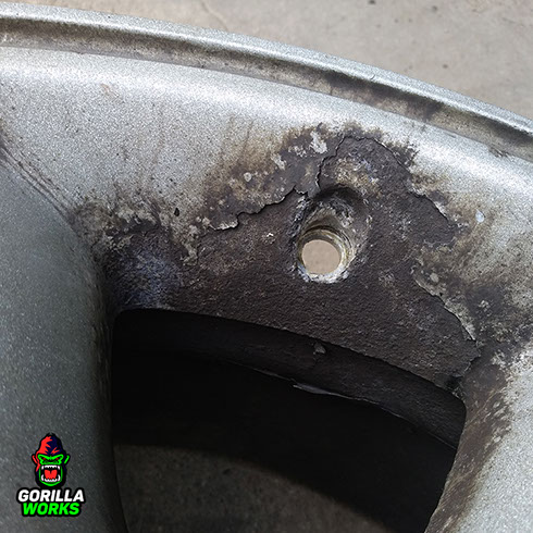 Брак в покраске: коррозия под порошковой полимерной краской после 1,5 года эксплуатации!