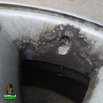 Брак в покраске: коррозия под порошковой полимерной краской после 1,5 года эксплуатации!