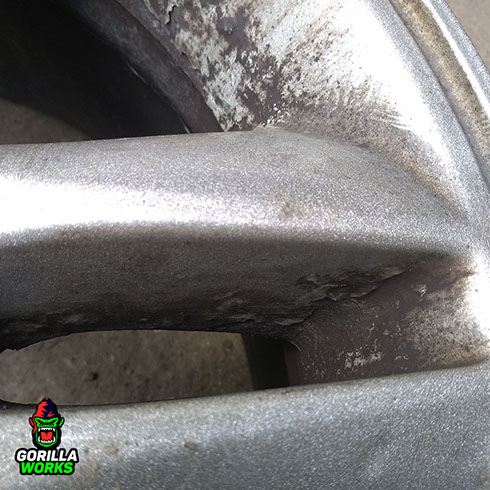 Отслоение полимерной краски на литом диске Лексус по причине нарушения технологического цикла [ Минск ]