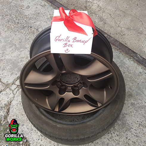 После окончания покрасочных работ мы выдаём всем клиентам бонусную коробочку Gorilla Bonus Box с приятными штуковинами :-)