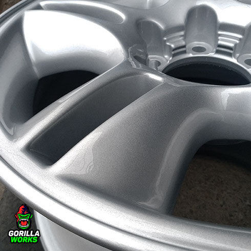 Восстановление литого диска Лексус в Минске в светлое мелкозернистое полимерное серебро под глянцевый порошковй лак