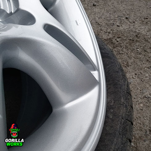 После перешлифовки порошкового грунта не осталось и намёка на кратеры коррозии в литом диске Лексус