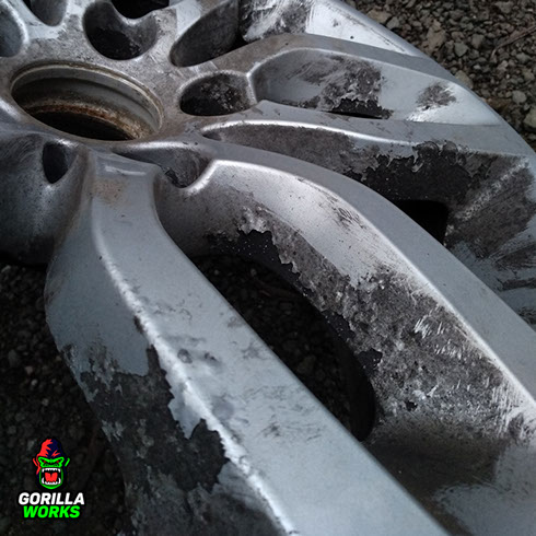 Коррозия на литом диске BMW X3 перед пескоструйной обработкой