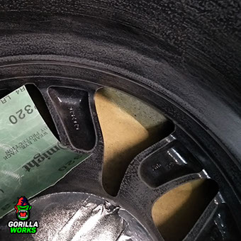 Перечух внутренней полости литого диска по полимерному грунту перед покраской в серебро