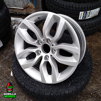 Полное удаление очагов коррозии с литого диска после ручной трёхфазной шлифовки по грунту