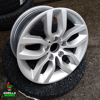 Покраска дисков BMW в Минске с удалением очагов коррозии методом шлифовки по металлу и полимерному порошковому грунту