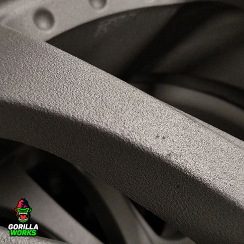 Пескоструйная очистка литых дисков Хонда крупной дробью в Минске. Полное уничтожение алюминия по всем фронтам.