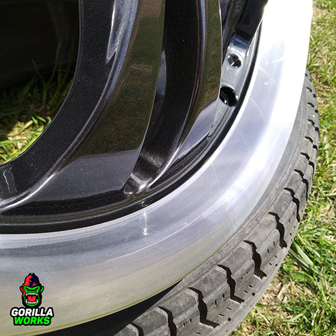 Идеальная растекаемость супер глянецвого лака на полке литого диска после алмазной проточки в Минске