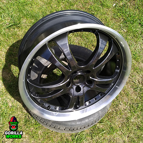 Покраска дисков с алмазной ЧПУ-проточкой полки или кантика с эффектом полировки. Наверх проточки обязателен лак, иначе быстро пойдёт коррозия.