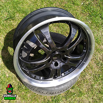 Покраска дисков с алмазной ЧПУ-проточкой полки или кантика с эффектом полировки. Наверх проточки обязателен лак, иначе быстро пойдёт коррозия.