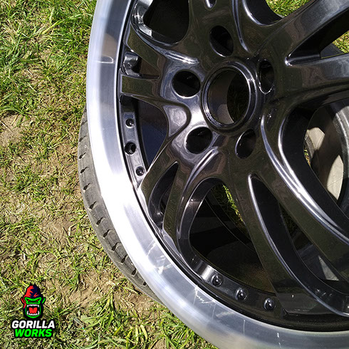 Литые алюминиевые диски Хонда Аккорд после полимерной покраски в Минске и проточки полки под полированный эффект. 