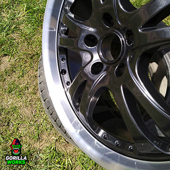 Литые алюминиевые диски Хонда Аккорд после полимерной покраски в Минске и проточки полки под полированный эффект. 