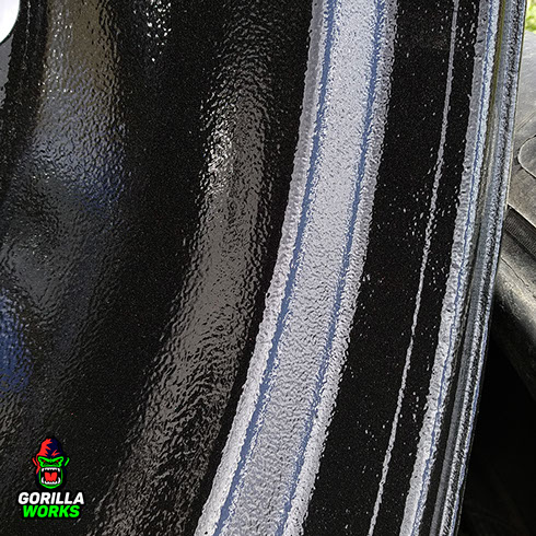 Как выглядела бы покраска диска без предварительной подготовки металла. Шагрень и кратеры по всей плоскости.