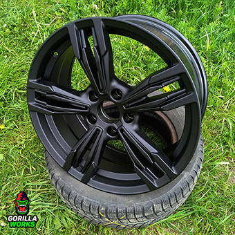 Окраска дисков в черный мат для BMW F30 в Минске полимерной порошковой краской