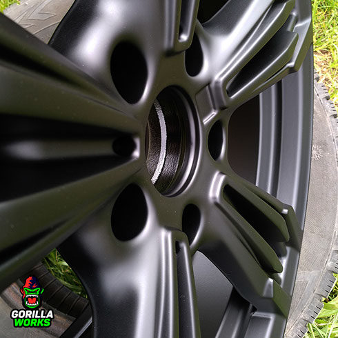 Порошковая покраска литых дисков BMW в Минске в черный полуматовый тон