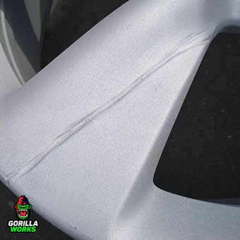 Состояние алюминия литого диска Инфинити после пескоструйной обработки в Минске