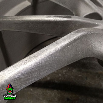 Финишный вид литого диска Porsche после многофазной шлифовки и выведения всех радиусов скругления