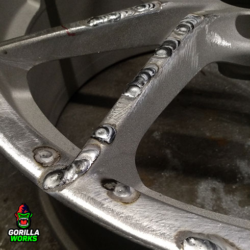 Обварка литого диска аргоной сваркой в Минске перед порошковой покраской полимером