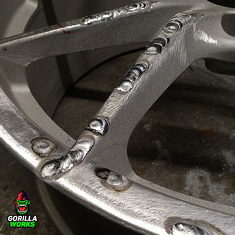 Обварка литого диска аргоной сваркой в Минске перед порошковой покраской полимером