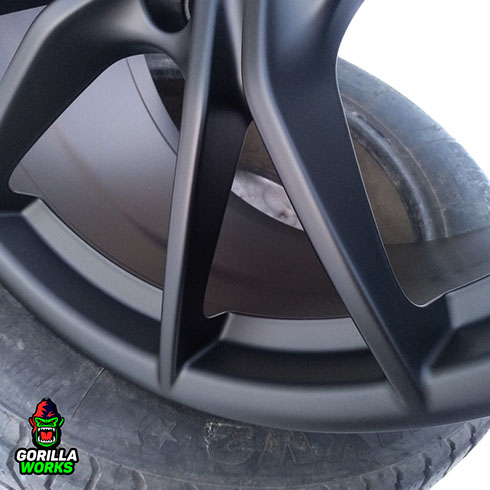 Покраска литых дисков в черный цвет