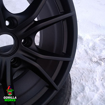 Покраска в черный полуматовый полимер литых дисков в Минске